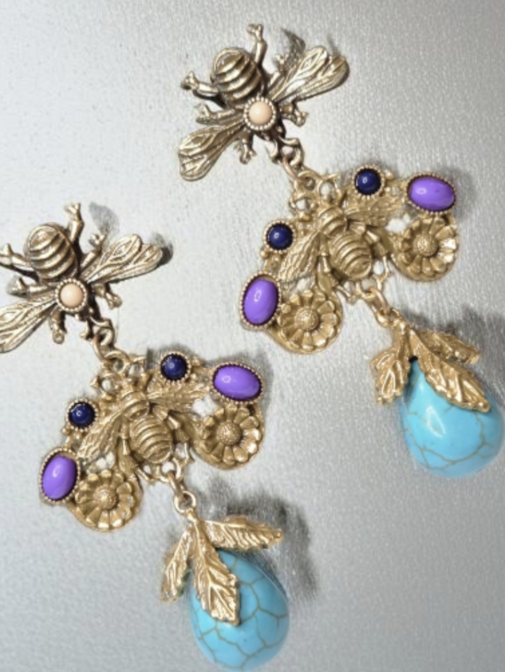 Beautiful Matte Gold Garden Bee Turquoise Deop Dangle Earrings - Picture 3 of 5